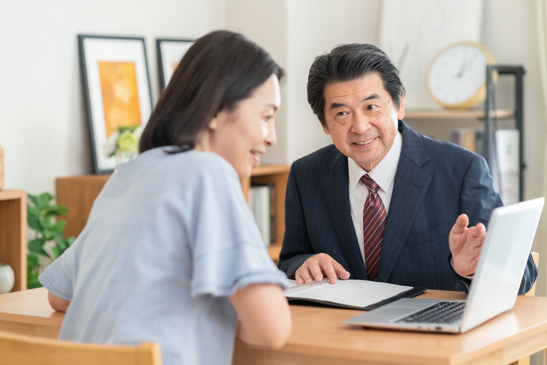 【教職員向け】退職金減額に備える！50代から始めるiDeCo・新NISA活用法